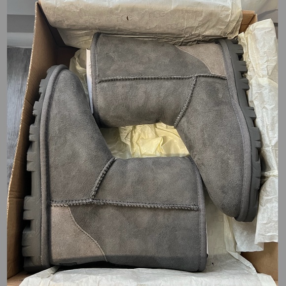 NWT Ugg Class Short II Grey Boot Size 6 - Picture 1 of 6